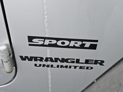 Used 2012 Jeep Wrangler Unlimited Sport image 13