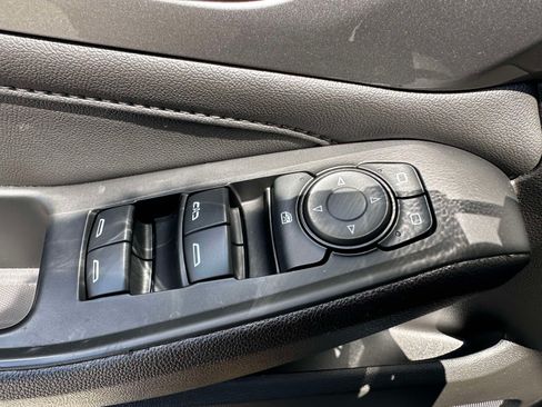 Used 2023 Chevrolet Traverse LT AWD/4WD image 19