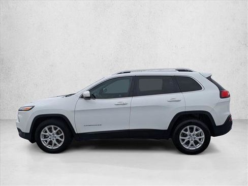 Used 2018 Jeep Cherokee Latitude Plus w/ Comfort/Convenience Group image 9