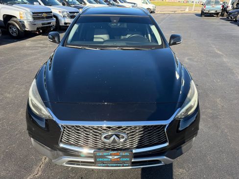 Used 2018 INFINITI QX30 Premium w/ Navigation Package AWD/4WD image 8