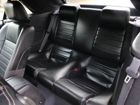 Used 2010 Ford Mustang Premium image 21