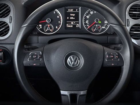 Used 2017 Volkswagen Tiguan Limited w/ Premium Package FWD image 9