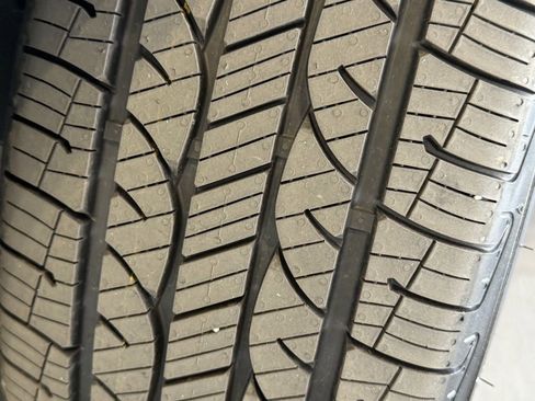 Used 2018 Toyota Corolla LE w/ Carpet Mat Package (TMS) image 17