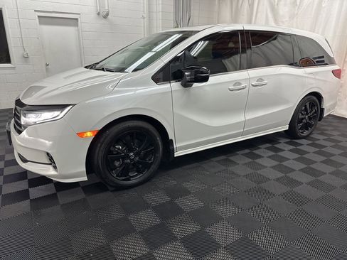 Used 2024 Honda Odyssey Sport image 2