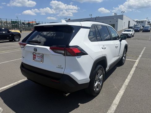 Used 2023 Toyota RAV4 LE AWD/4WD image 7
