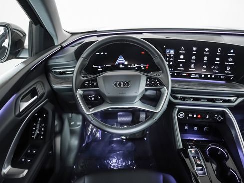 Certified 2025 Audi Q5 Premium w/ Convenience Package image 15