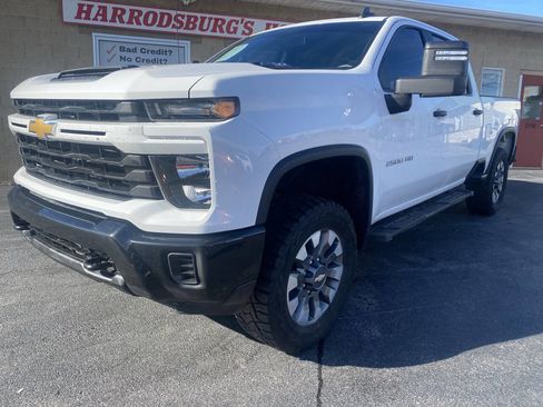 Used 2024 Chevrolet Silverado 2500 Custom w/ Custom Value Package image 2