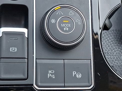 Used 2021 Volkswagen Atlas SEL Premium image 28