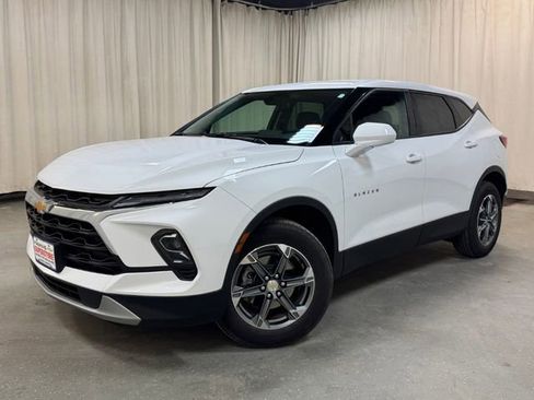 Used 2025 Chevrolet Blazer LT AWD/4WD image 10