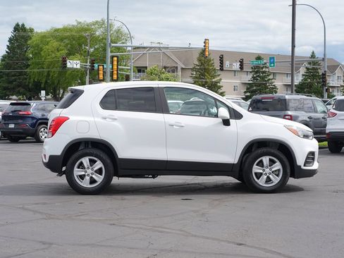 Used 2017 Chevrolet Trax LS w/ Fleet Convenience Package AWD/4WD image 2