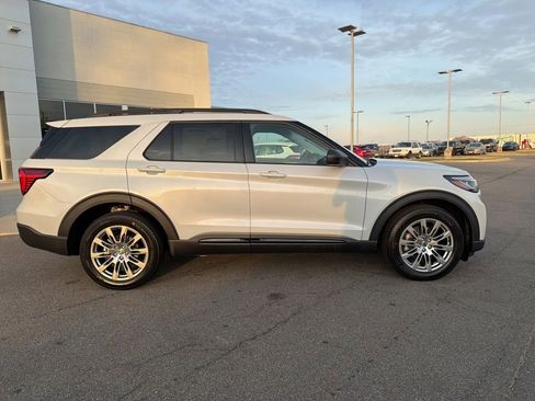 New 2026 Ford Explorer Active w/ Active Comfort Package image 2