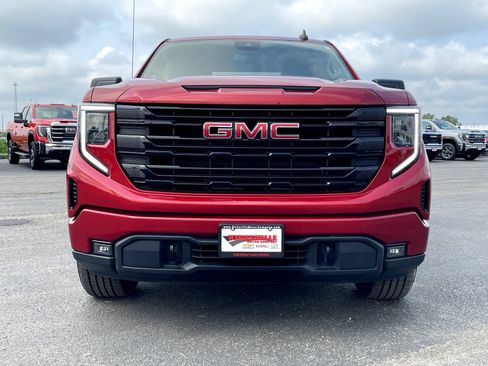 Used 2024 GMC Sierra 1500 Elevation AWD/4WD image 9