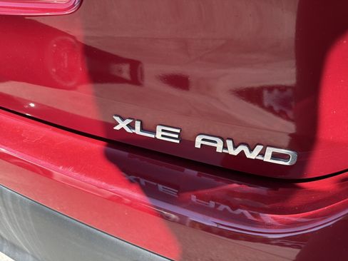 Used 2023 Toyota Highlander XLE AWD/4WD image 8