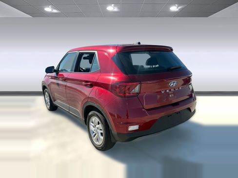 Used 2024 Hyundai Venue SE image 3