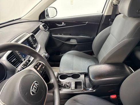 Used 2019 Kia Sorento LX image 25