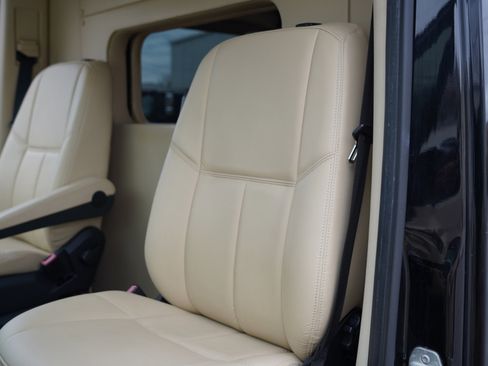 Used 2013 Mercedes-Benz Sprinter 2500 image 21