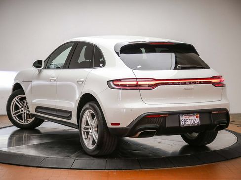 Certified 2022 Porsche Macan AWD/4WD image 3