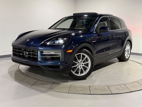 Used 2024 Porsche Cayenne AWD/4WD image 2