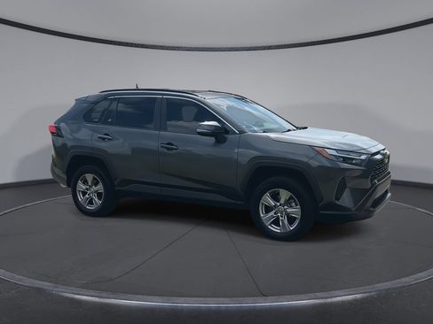 Used 2023 Toyota RAV4 XLE w/ Convenience Package FWD image 2