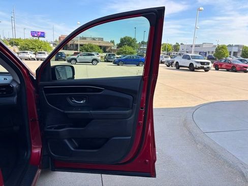 Certified 2025 Honda Pilot Touring image 22