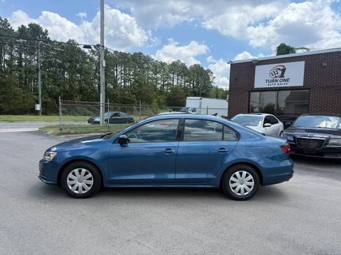 Used 2016 Volkswagen Jetta S FWD image 2