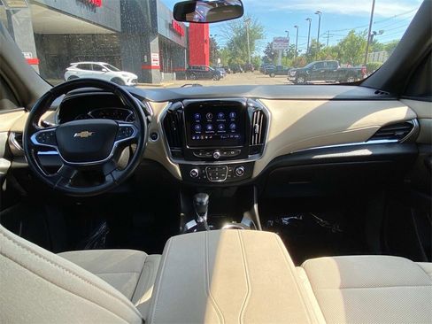 Used 2022 Chevrolet Traverse LT image 21