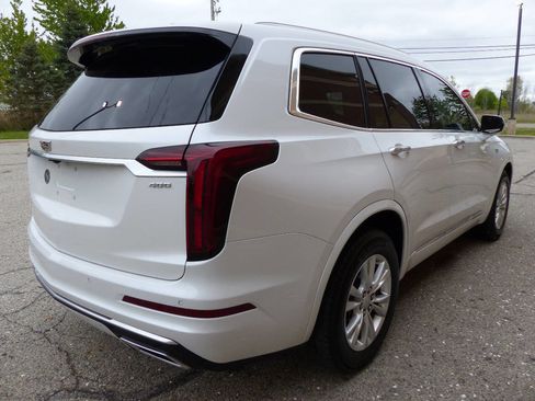 Used 2024 Cadillac XT6 Luxury w/ LPO, Floor Liner Package FWD image 8