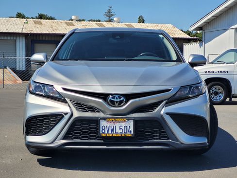 Used 2021 Toyota Camry SE w/ Convenience Package FWD image 2