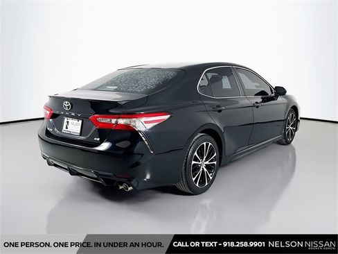 Used 2018 Toyota Camry L image 5