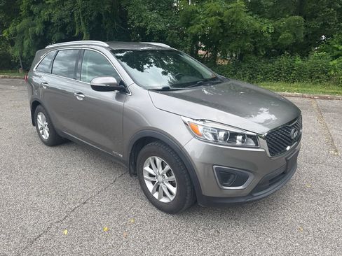 Used 2016 Kia Sorento LX w/ LX Convenience Package AWD/4WD image 4