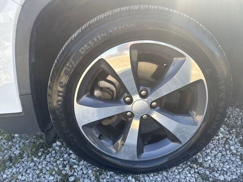 Certified 2019 Jeep Cherokee Limited image 19