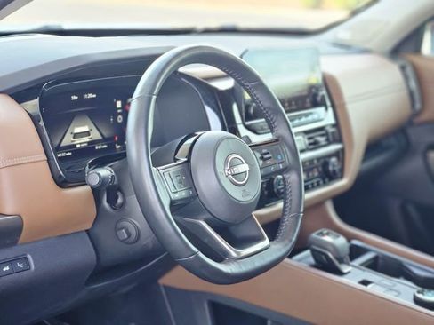 Certified 2023 Nissan Pathfinder Platinum AWD/4WD image 11