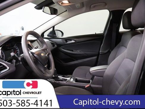 Used 2018 Chevrolet Cruze LT FWD image 12