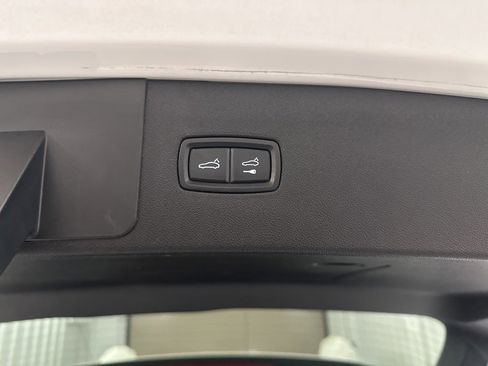 Used 2019 Porsche Cayenne S image 34