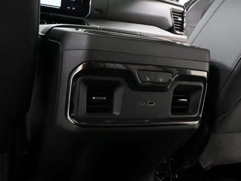 Used 2024 GMC Sierra 2500 AT4 w/ AT4 Preferred Package AWD/4WD image 26