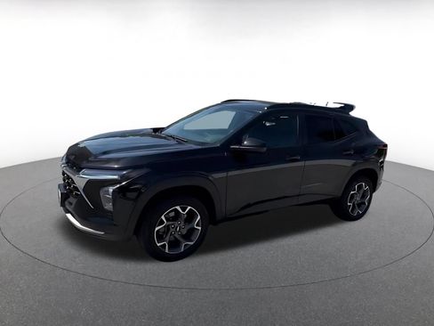 Used 2025 Chevrolet Trax LT FWD image 6