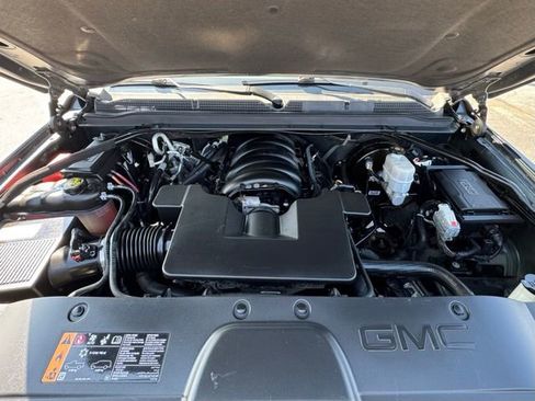 Used 2019 GMC Yukon SLT AWD/4WD image 2