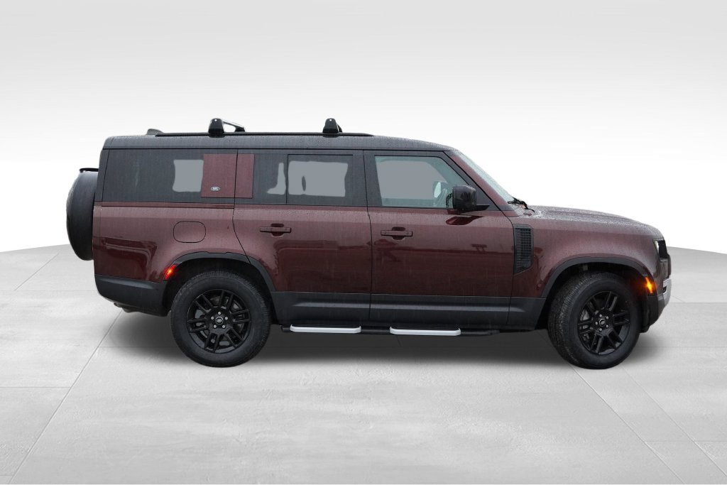 Used 2023 Land Rover Defender 130 SE AWD/4WD image 3