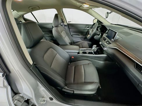 Used 2024 Nissan Altima 2.5 SV image 28