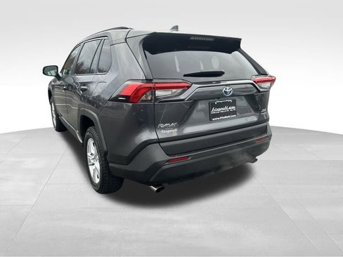 Used 2021 Toyota RAV4 XLE w/ Convenience Package image 5