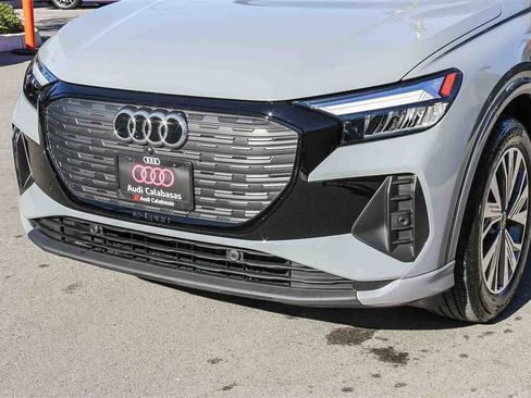 Used 2025 Audi Q4 e-tron Premium w/ Convenience Package image 8