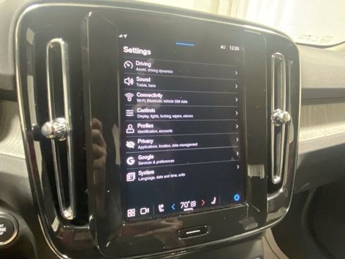 Used 2025 Volvo XC40 B5 Core image 22