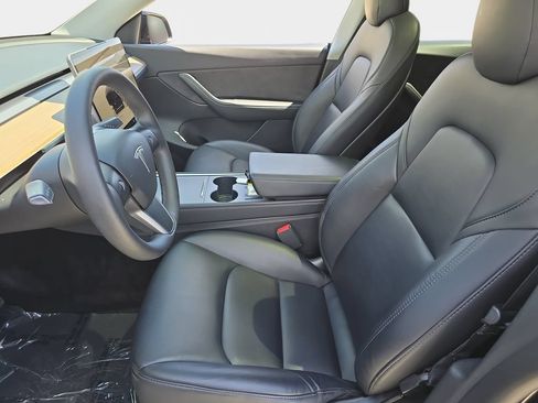 Used 2022 Tesla Model Y Long Range AWD/4WD image 18