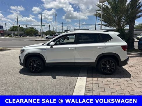 Certified 2024 Volkswagen Taos SE w/ Black Wheel Package FWD image 10