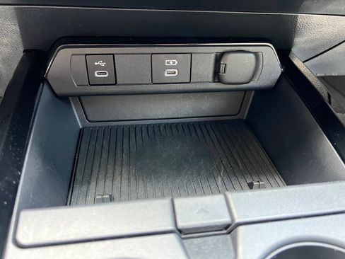 Used 2025 Toyota Prius Limited FWD image 40