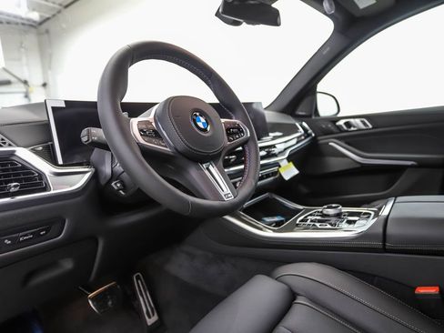 Used 2026 BMW X5 M60i image 11