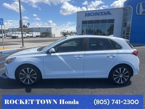 Used 2019 Hyundai Elantra GT image 2