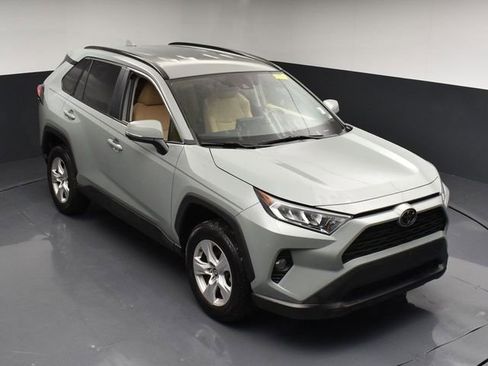Used 2020 Toyota RAV4 XLE FWD image 39