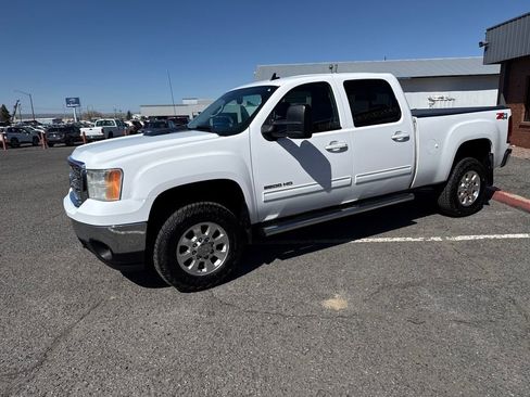 Used 2013 GMC Sierra 2500 SLT w/ SLT Convenience Package AWD/4WD image 3