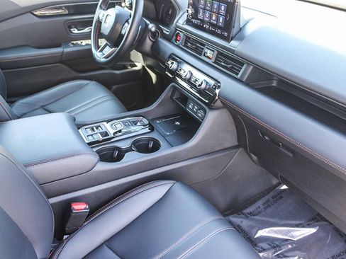 Used 2024 Honda Pilot TrailSport image 17
